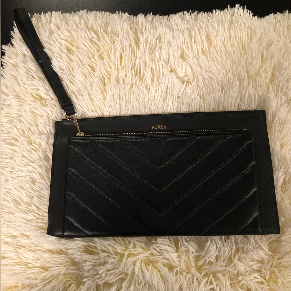Furla !!!  XL envelope wristlet EUC